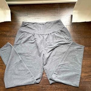 Women jogger travel pants by Garnet Hill. Size small.